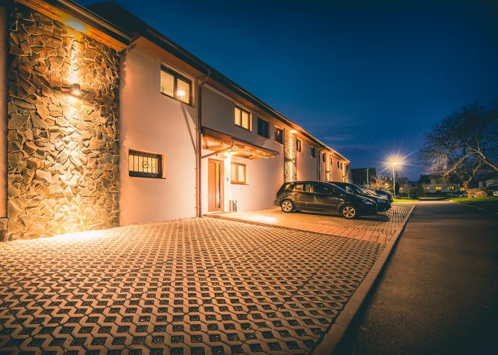 Penzion Vino Hruska Blatnicka Exterior photo